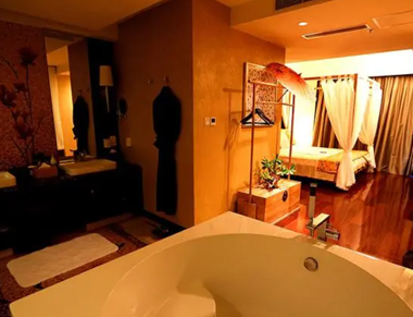 成都龙泉驿养生会所的黄昏恋：当爱情遇上八十岁